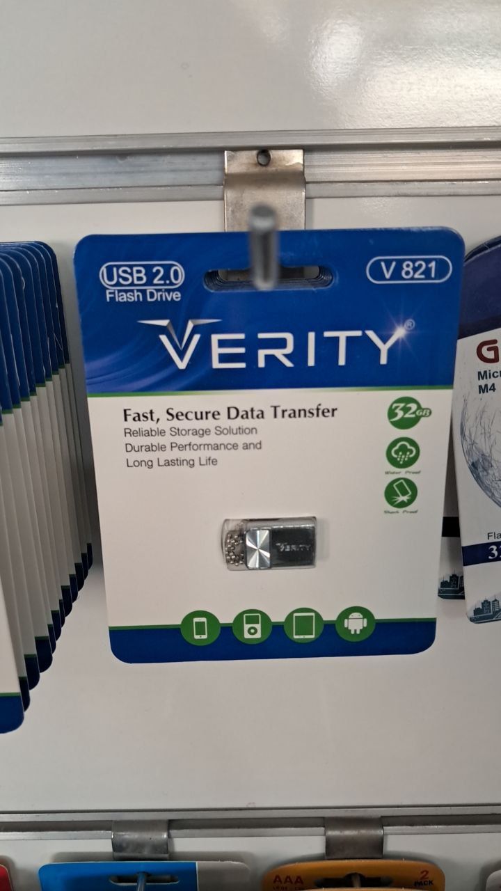 فلش مموری وریتی مدل V821 ظرفیت 32 گیگابایت