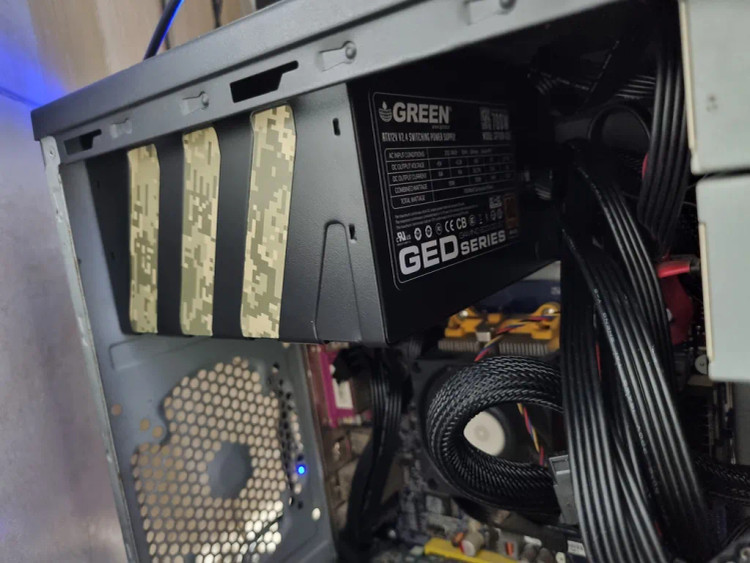 منبع تغذیه کامپیوتر 700 وات گرین مدل GP700A-GED